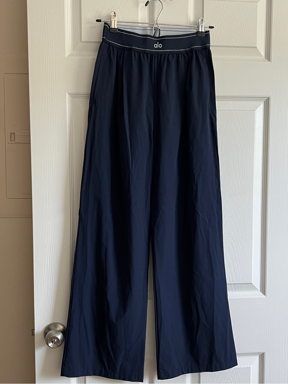 ALO Yoga Suit Up Trouser - Picture 5 of 14